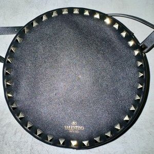 Black Valentino Garavani Rockstud Round Crossbody Bag